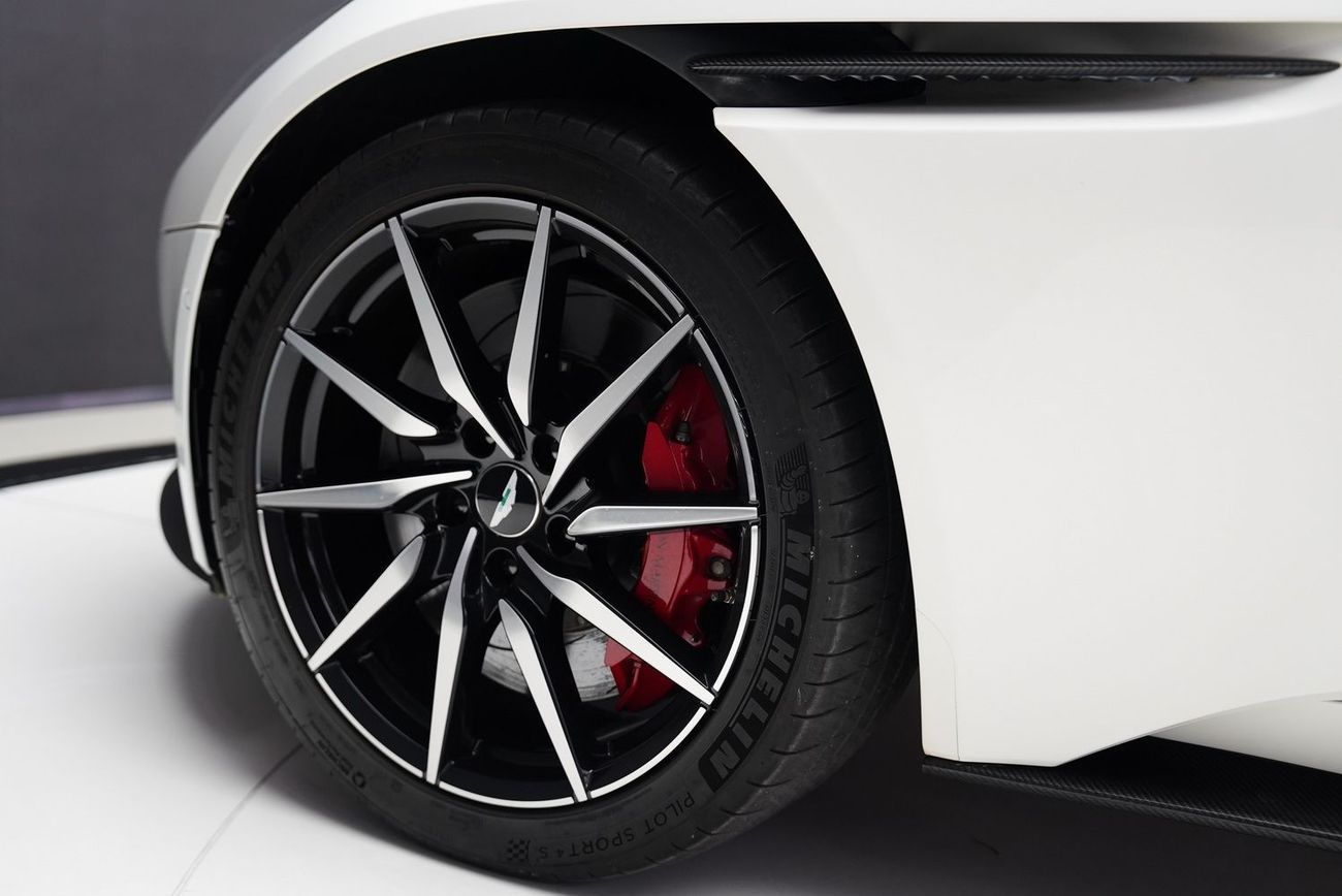 Aston Martin DB11 Std 4.0L