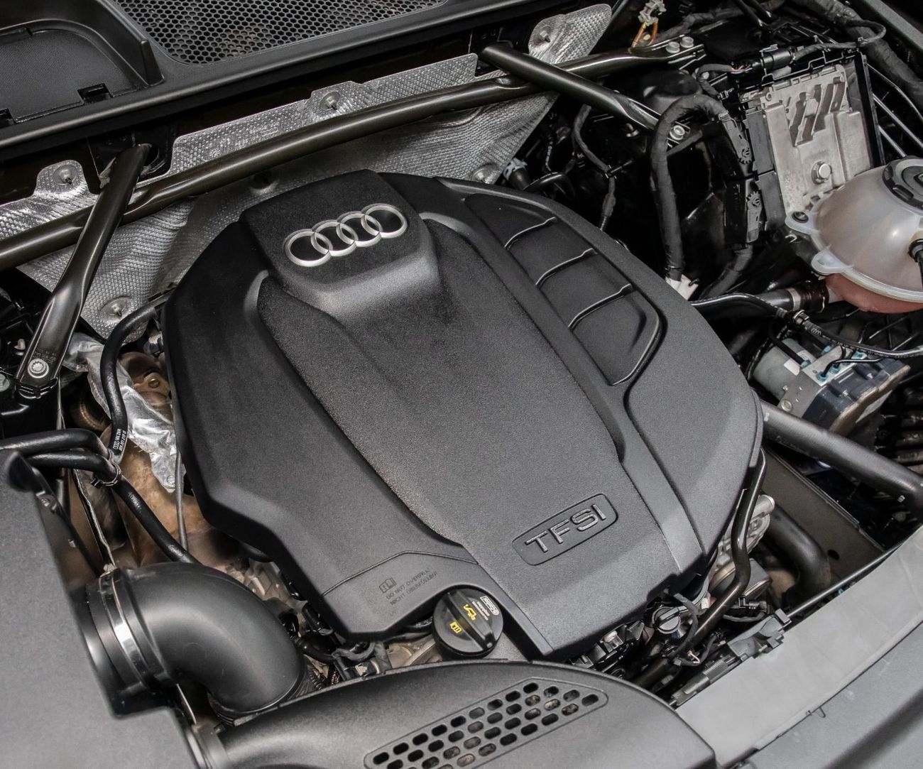 Audi Q5 45 TFSI Quattro 2.0L 1,870x60 • 0% DP • 2018 Audi Q5 45 TFSI Quattro • Warranty Available • GCC •