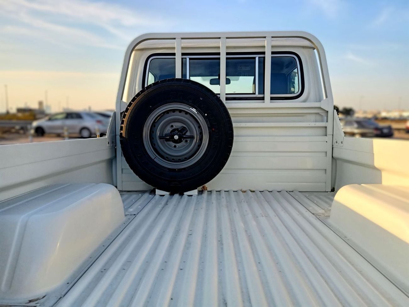 تويوتا لاند كروزر بيك آب  Diesel 4.2L 6V M/T 4*4 basic white color 2025 With No Restrictions