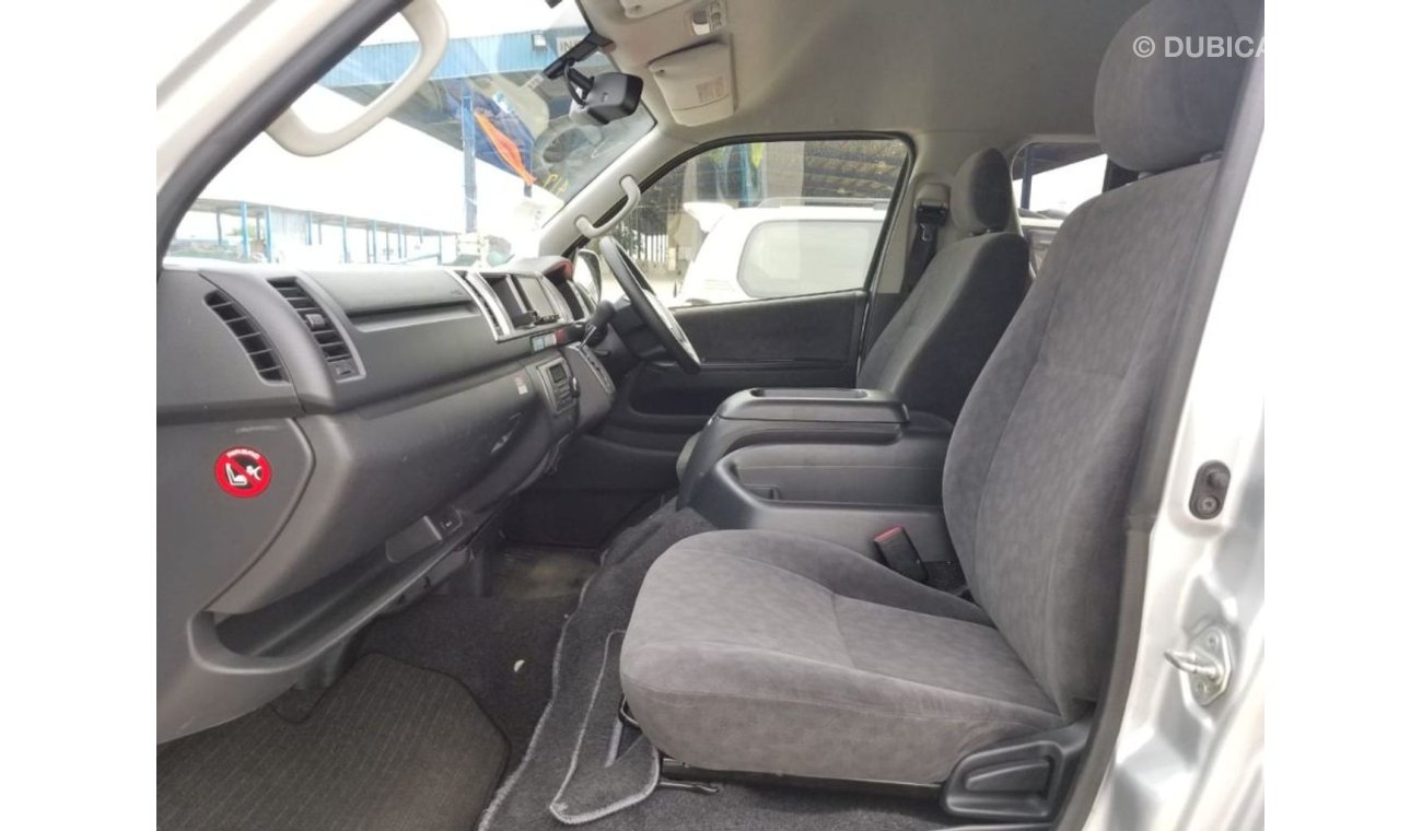 تويوتا هاياس Hiace Commuter RIGHT HAND DRIVE (Stock no PM 565 )