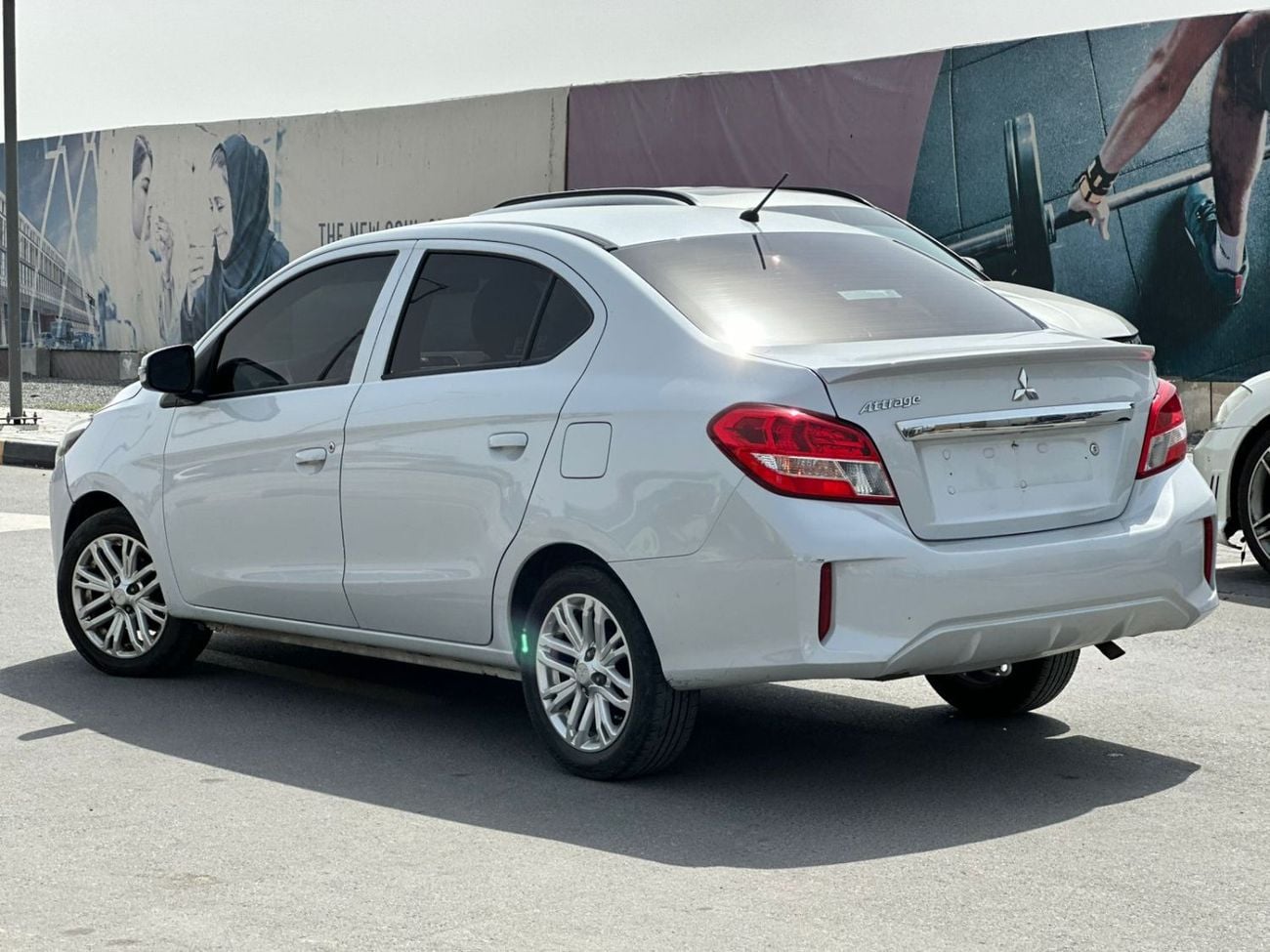 ميتسوبيشي اتراج GLX Base 1.2L