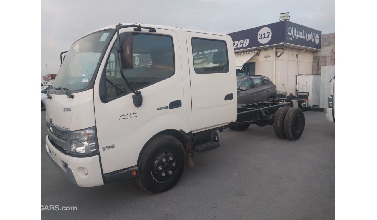 Hino 300 Hino 300 714 2.4 L , diesel , double cabin