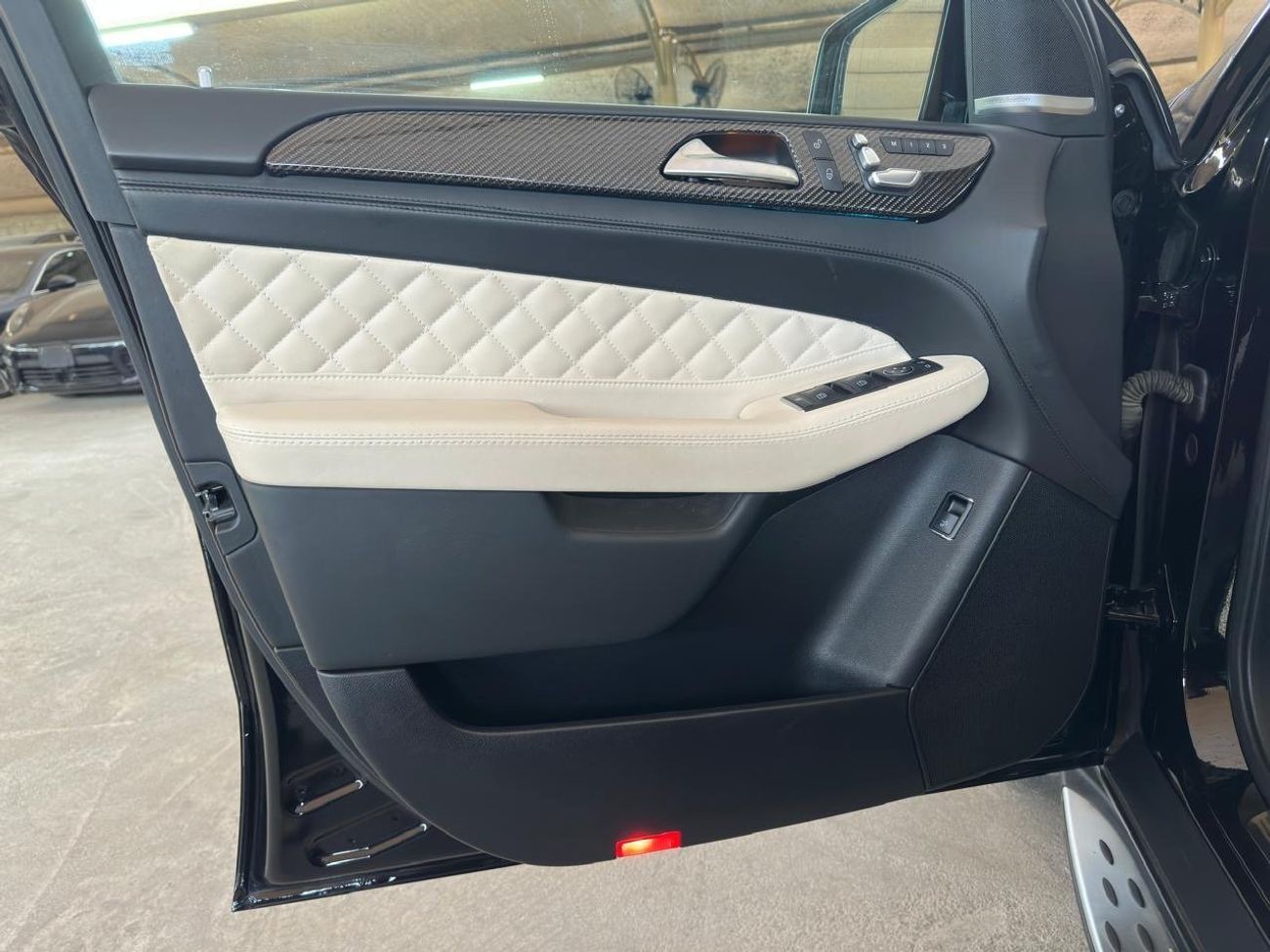 مرسيدس بنز GLE 43 AMG MERCEDES GLE 43 AMG COUPE 2017 | DESIGNO PACKAGE | CARBON INTERIOR TRIM | 22” AMG DOUBLE SPOKE WHEEL