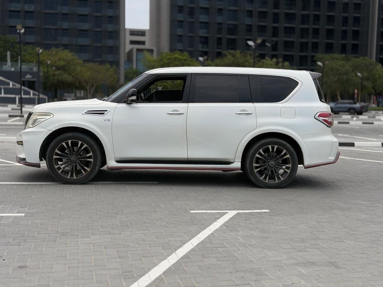 نيسان باترول LE Titanium Chrome 5.6L