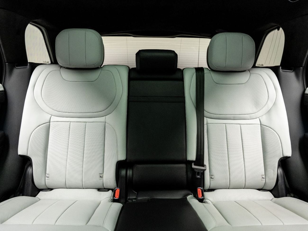 Land Rover Range Rover Sport S P530 4.4L SUMMER STARTS NOW | EXCLUSIVE DEAL BY BLACKLINE, 1 Year Blackline Warranty, Low KMs, GCC