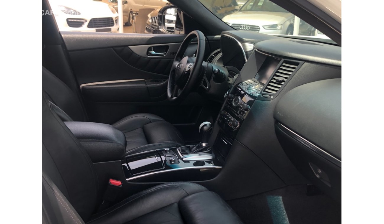 Infiniti QX70 Infinity QX70S model 2015 GCC car prefect condition full option low mileage sun roof leather seats b