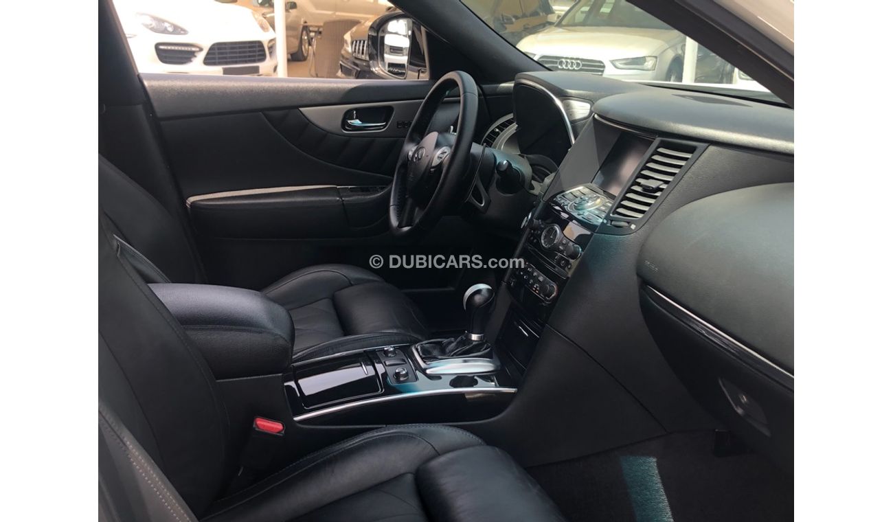 Infiniti QX70 Infinity QX70S model 2015 GCC car prefect condition full option low mileage sun roof leather seats b