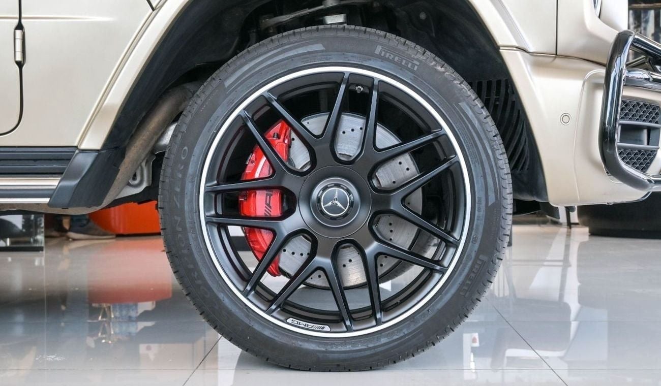 Mercedes-Benz G 63 AMG Mercedes G63 AMG - Gold Magno Color - Carbon Fiber - Rear Entertainment System - Excellent Condition