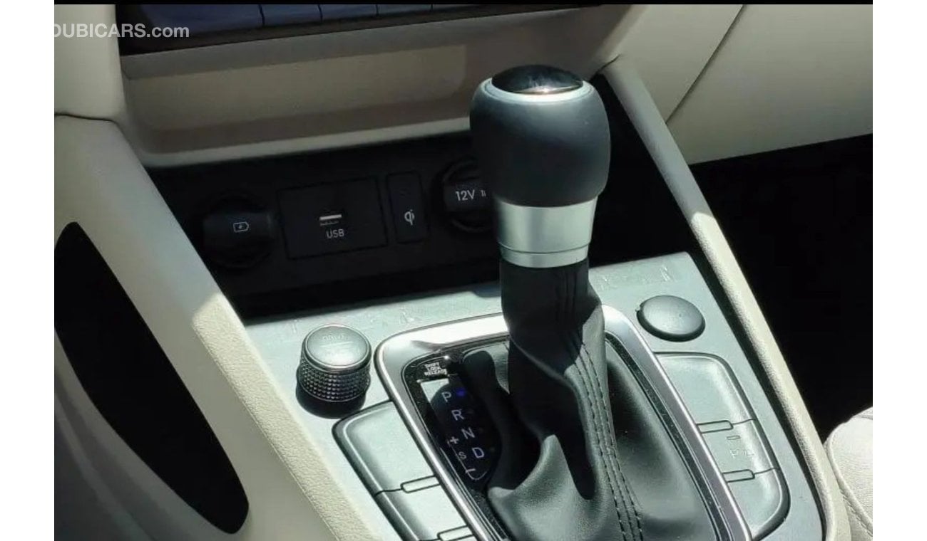 Hyundai Kona Comfort 2000cc Petrol FWD Wheels 17' Sunroof , Smart Entry , Remote starter , Screen