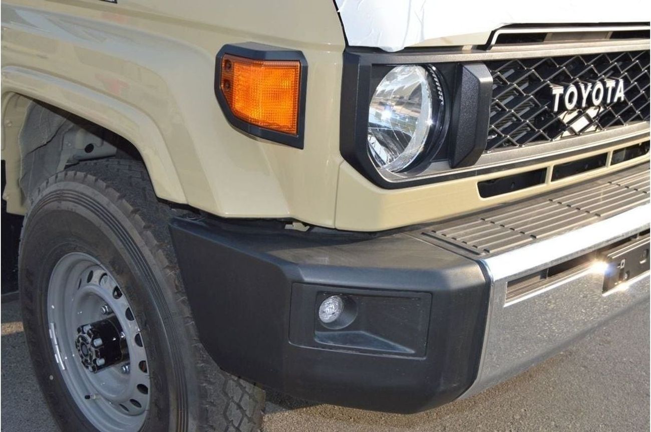 Toyota Land Cruiser 70 LX Hard Top 5 Doors