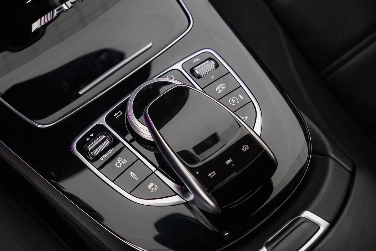 Mercedes-Benz E 63 AMG Std 5.5L