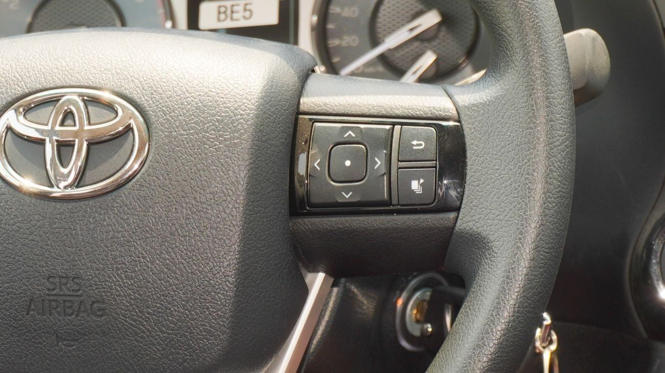 تويوتا هيلوكس SR5  2.7L  4WD A/T FULL 2025