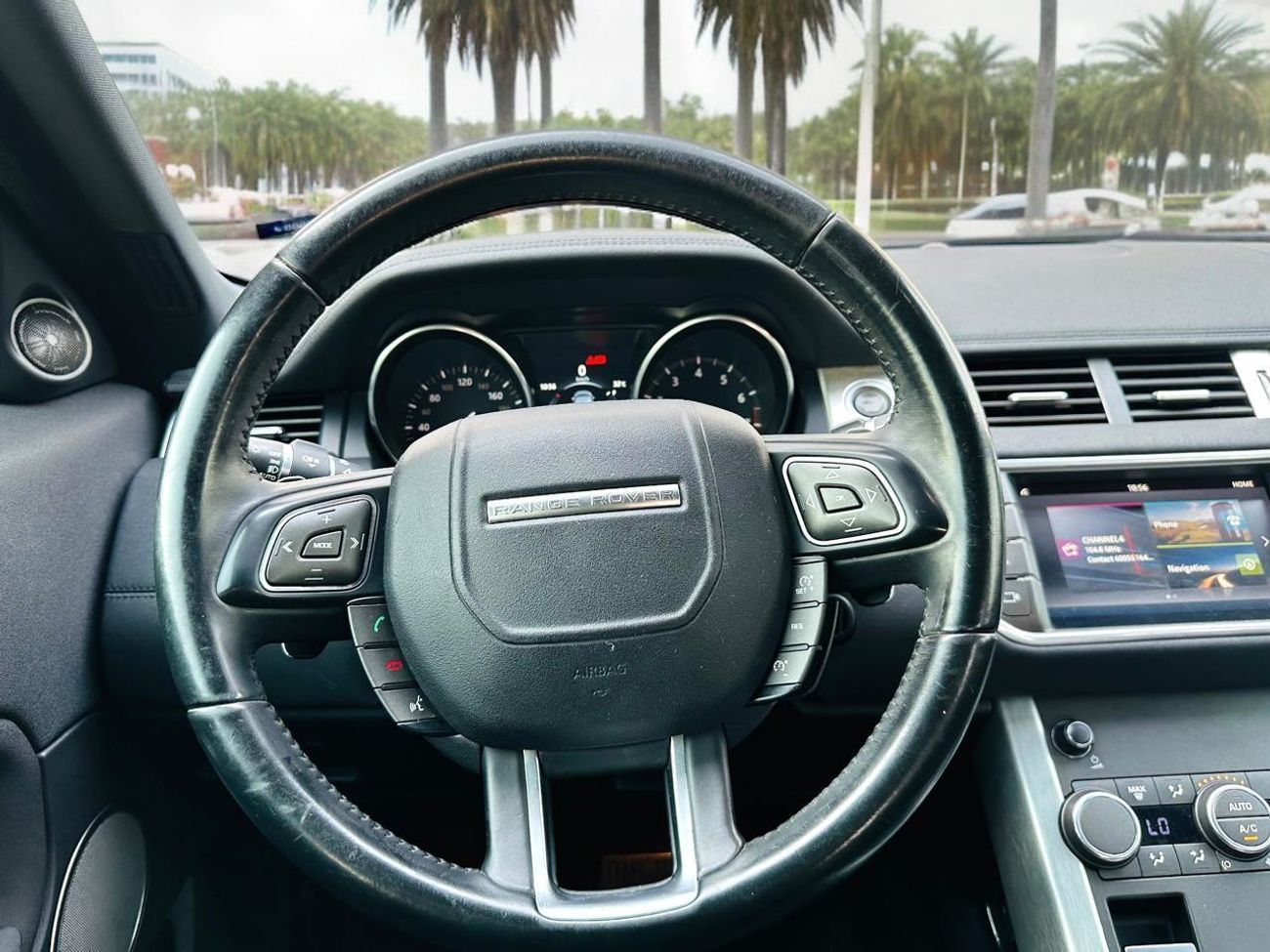 لاند روفر رانج روفر إيفوك SE 2.0L SUV (5 Door) | 2016 | GCC SPECS | AED 1,220 PER MONTH