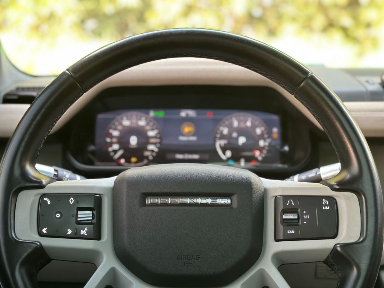 Land Rover Defender  ( Amazing Condition )