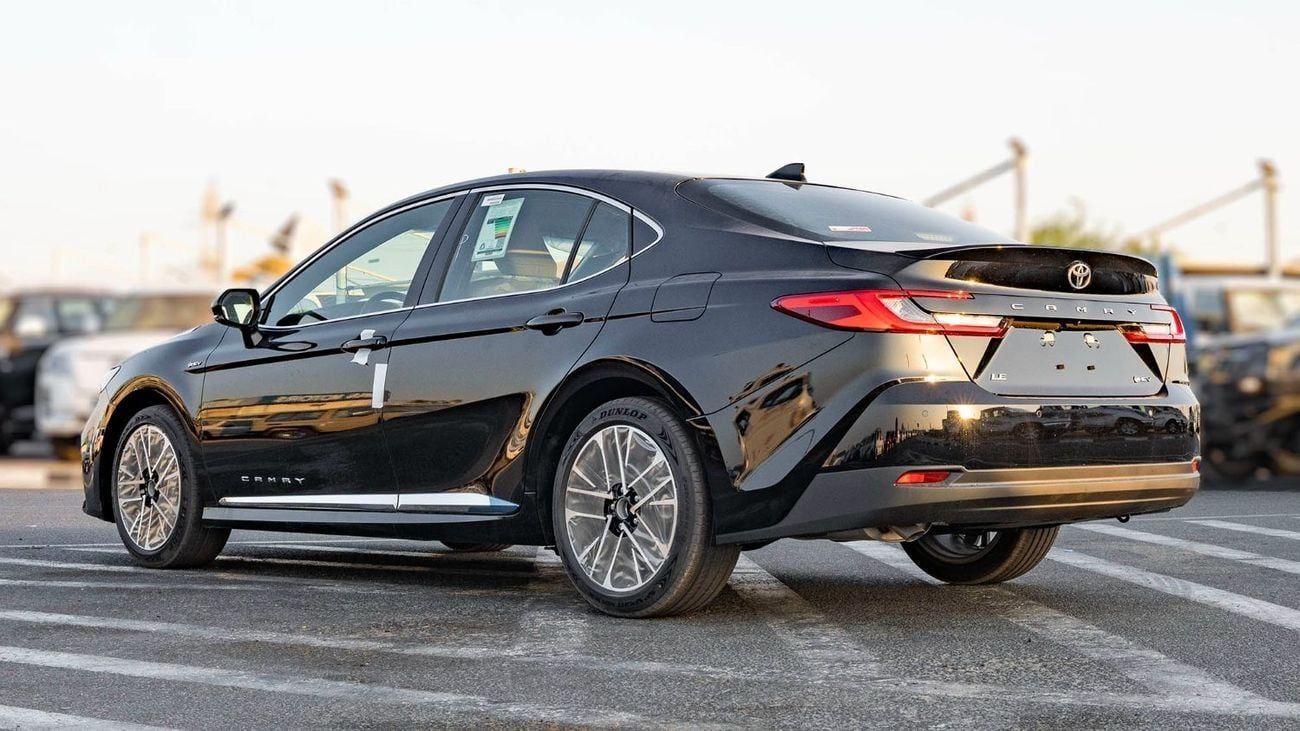 تويوتا كامري 2025 Toyota Camry 2.5L Hybrid with Panoramic Sunroof (Black)