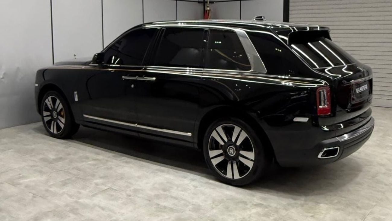 Rolls-Royce Cullinan Silver badge