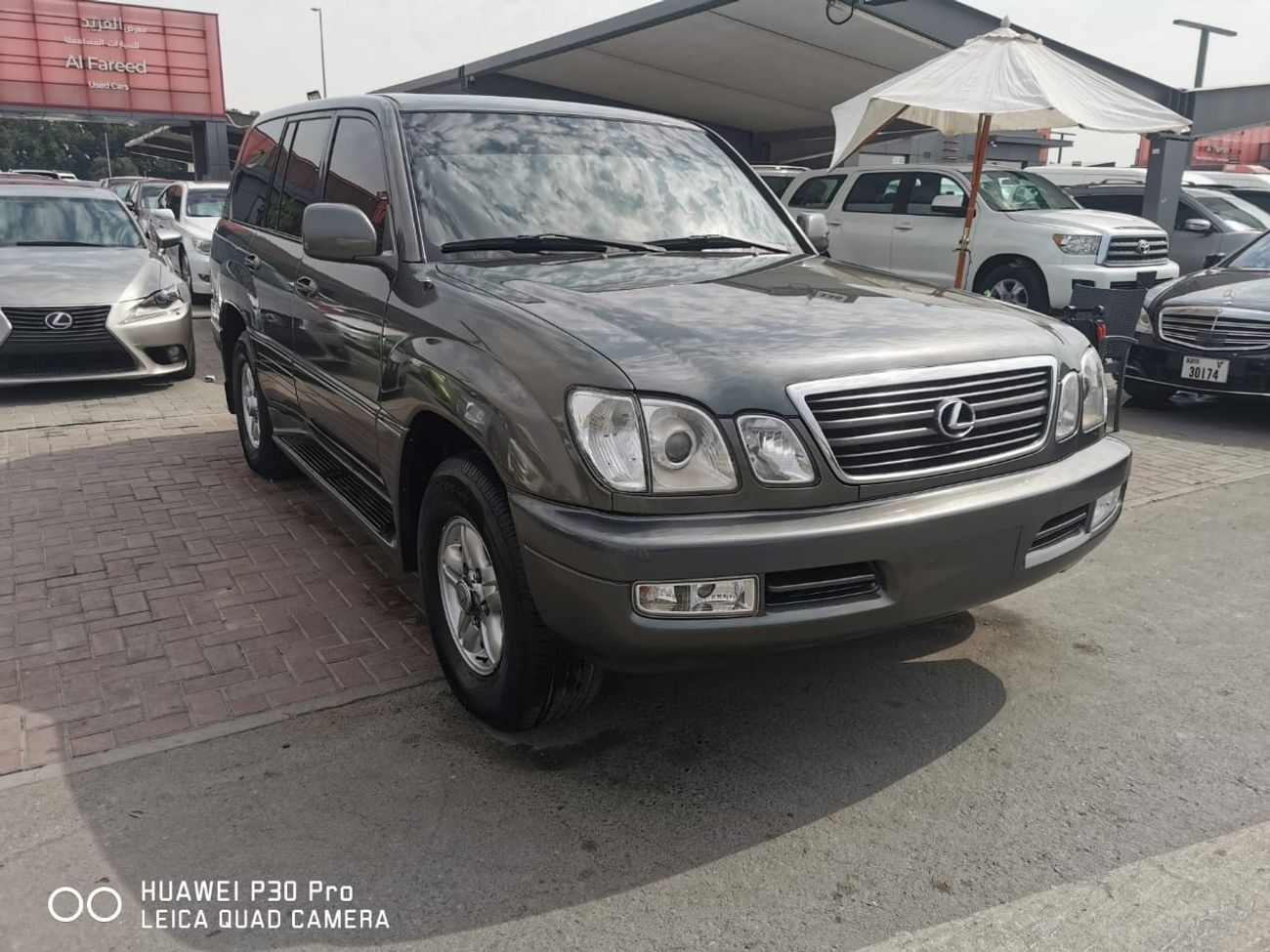 لكزس LX 470 In excellent condition and requires no expense