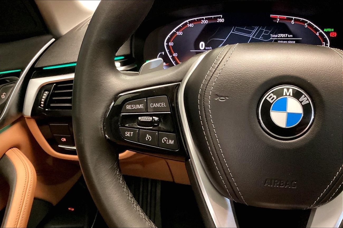 بي أم دبليو 520i Joy Edition | شامل الضمان | 0 ﺪﻔﻋﺓ ﺃﻮﻟﻯ