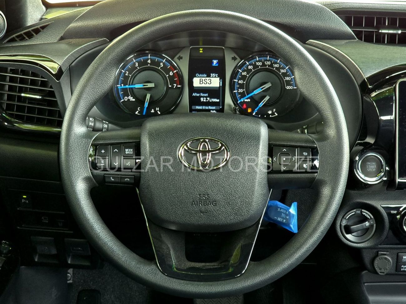 تويوتا هيلوكس HILUX ADVENTURE PETROL 4.0L - FULL WITH COMPRESSOR - WHITE INSIDE BLACK - OMANI