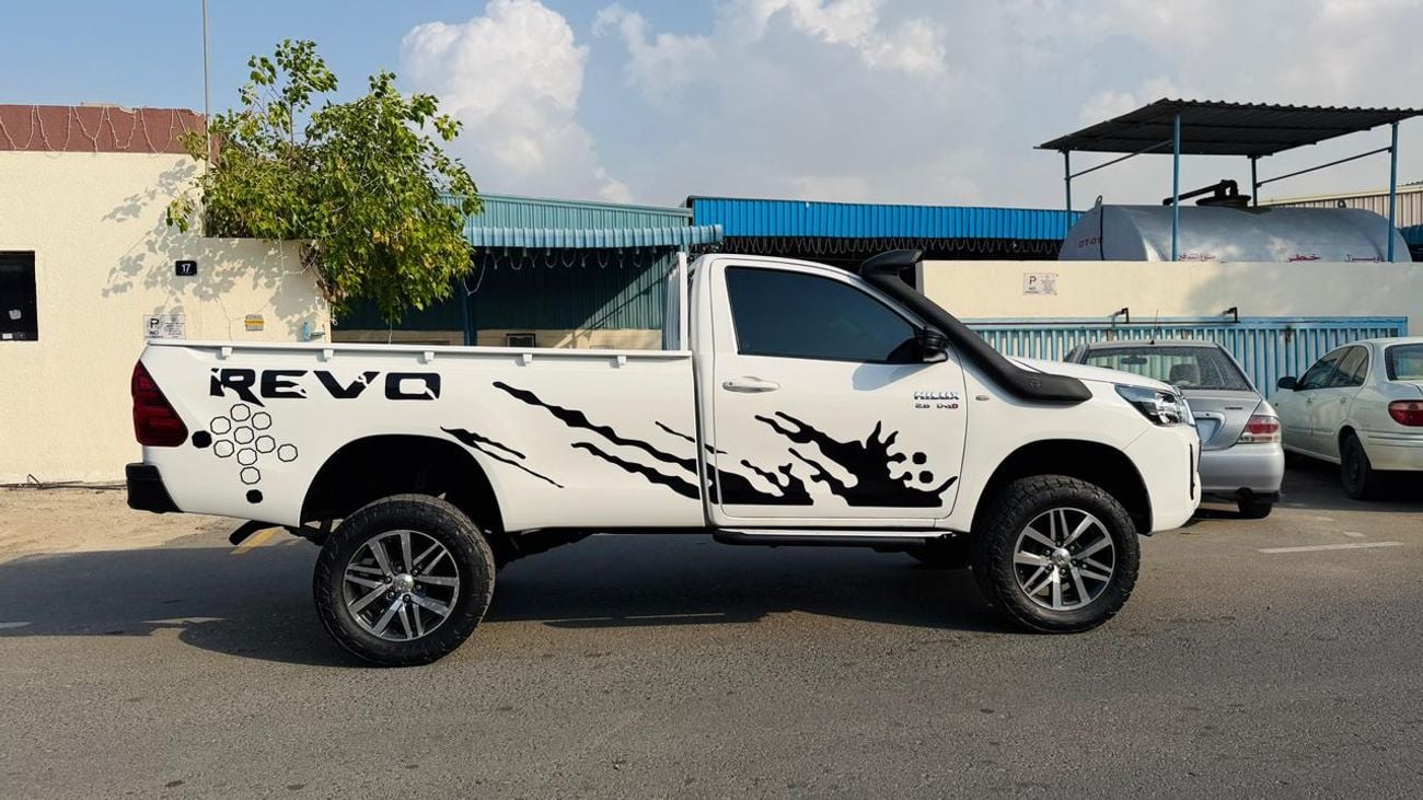 Toyota Hilux SINGLE CABIN | MANUAL TRANSMISSION | LEATHER SEATS | 4WD | 2023