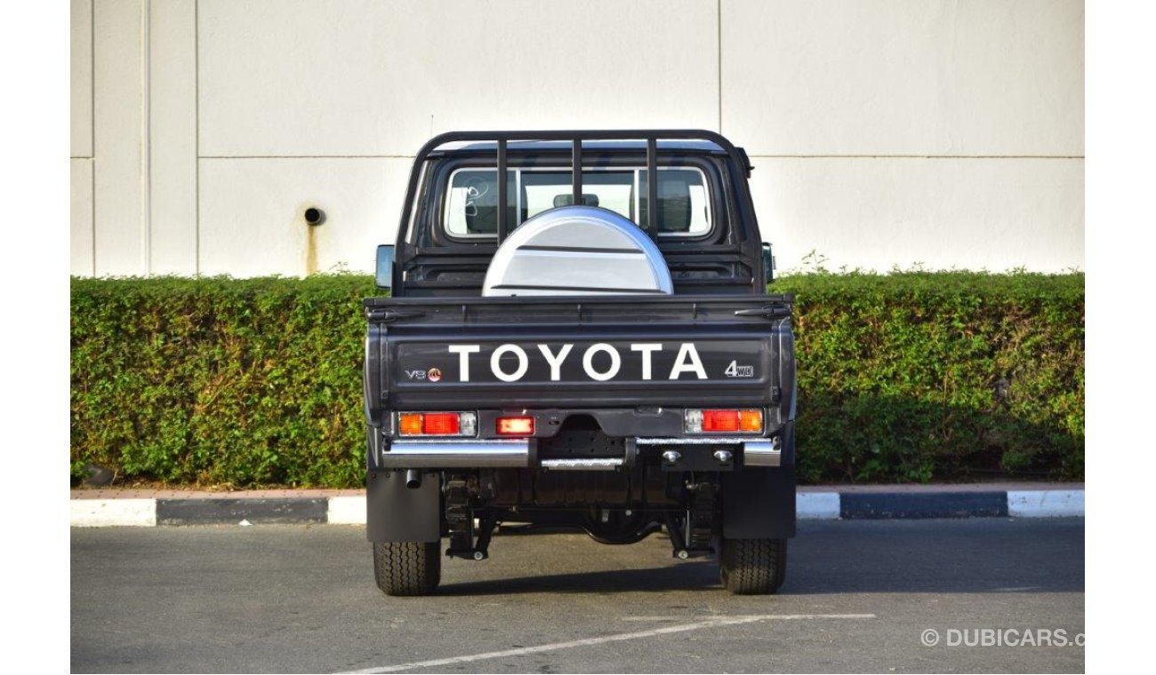 Toyota Land Cruiser Pick Up 79 Double Cabin V8 4.5L Diesel MT - Limited