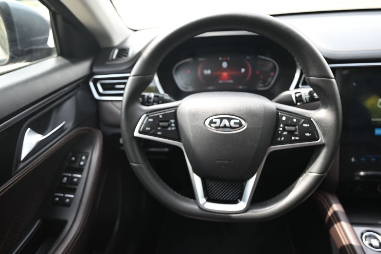 جاك J7 570 AED - ORIGINAL PAINT - JAC J7 1.5TC LUXURY 2023 - LOW MILEAGE - FIRST OWNER