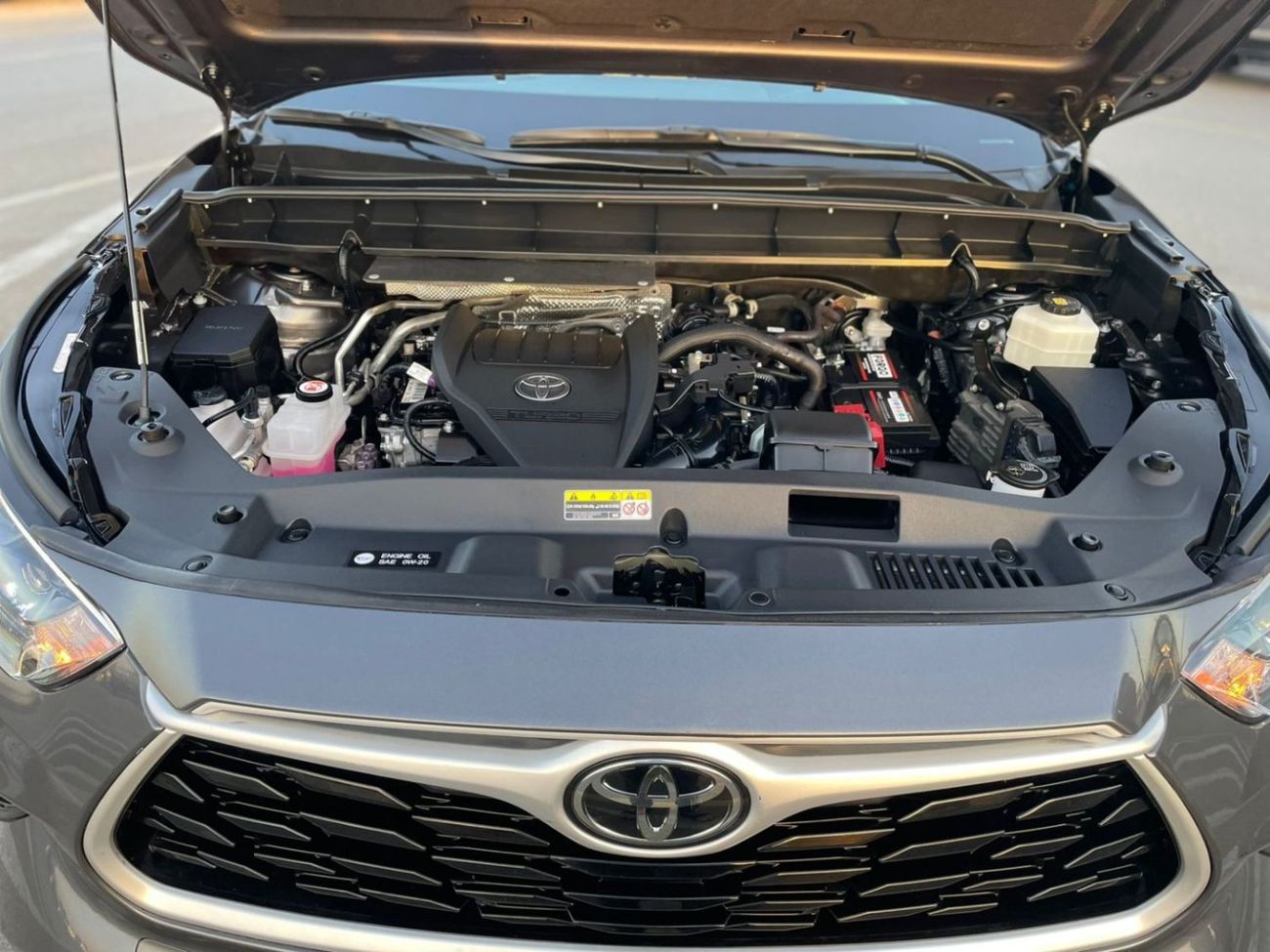 تويوتا هايلاندر 2023 Toyota Highlander XLE 2.4L V4 Turbo Full Option - Full 7 Seater Trunk Auto - Wireless Charge -