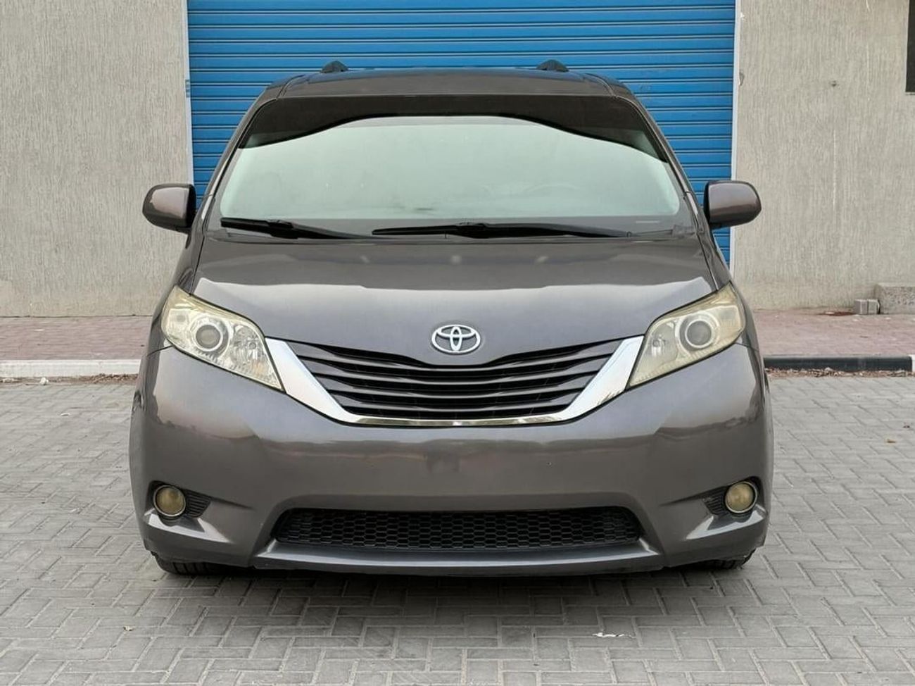 تويوتا سيينا تويوتا سيينا LE وارد 2015