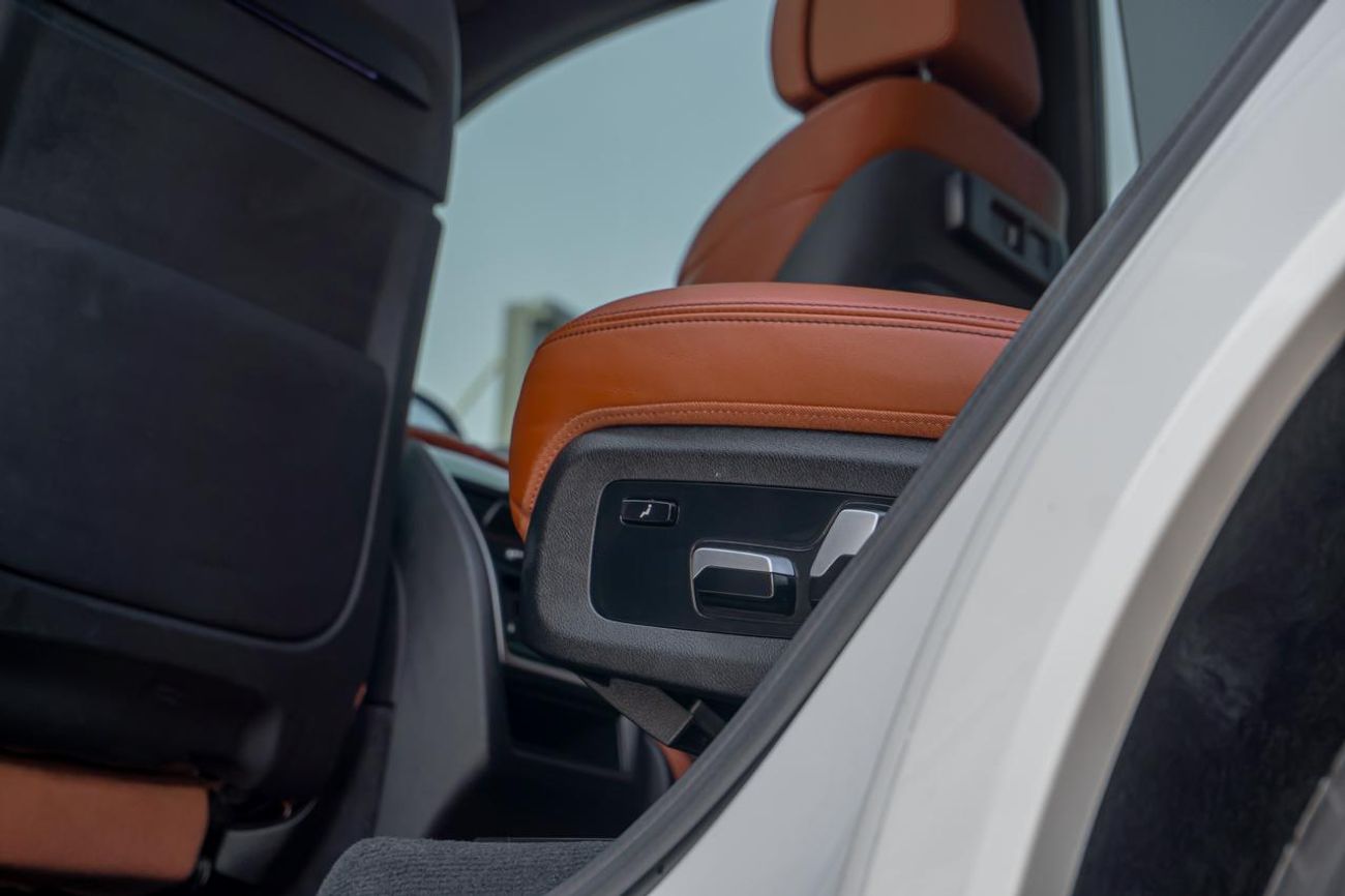 بي أم دبليو X7 M50i 4.4L (530 HP)