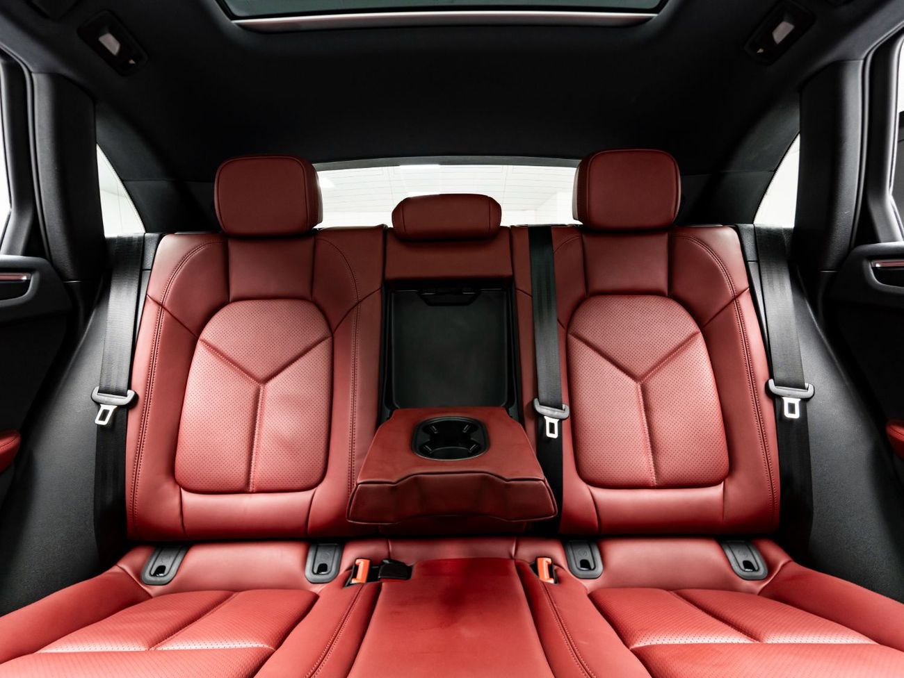 Porsche Macan Std 2.0L (252 HP) 2024 Porsche Macan, June 2026 Porsche Warranty, Full Service History, Low KMs, GCC