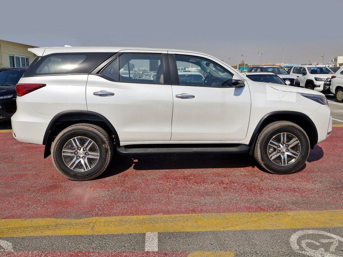 Toyota Fortuner EXR Toyota Fortuner (TGN156) – 2.7L Petrol – 4WD – White – 2025 Model