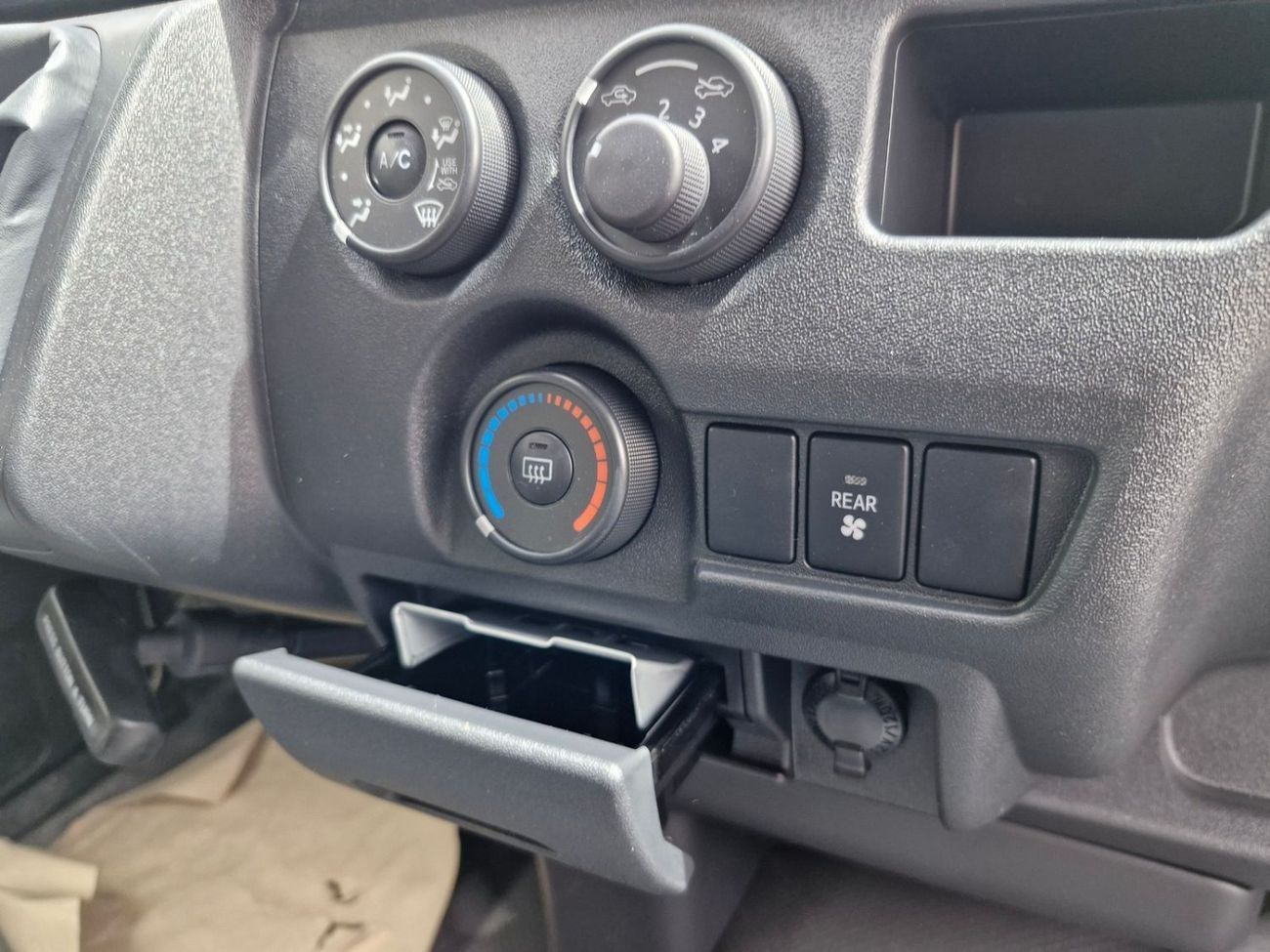 Toyota Hiace 2025 TOYOTA HIACE HIGH ROOF M/T 2.7L PETROL PANEL VAN BRAND NEW 0KM