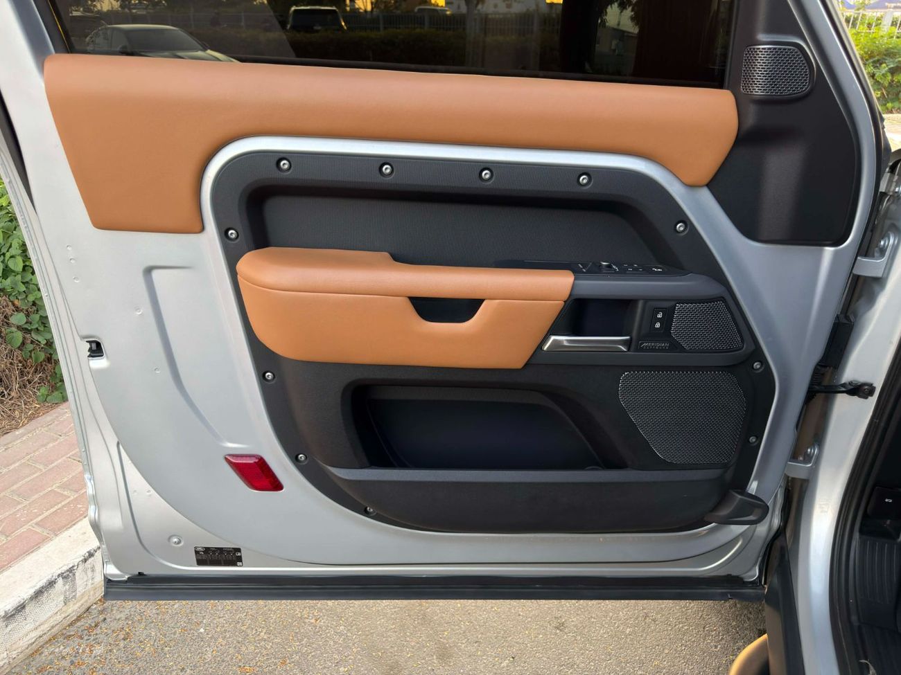 لاند روفر ديفندر P400 90 X 3.0L (6 Seater)