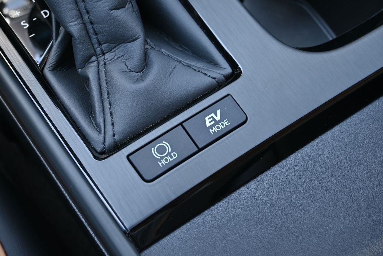 لكزس ES300h PLATINUM Lexus ES300H 2.5L Hybrid, Color White Model 2025