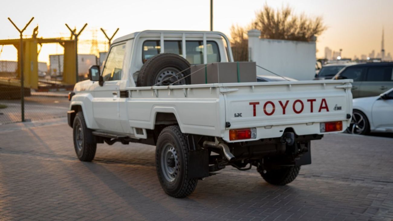 Toyota Land Cruiser Pick Up 79 SC 2.8L T/Diesel A/T 2025YM