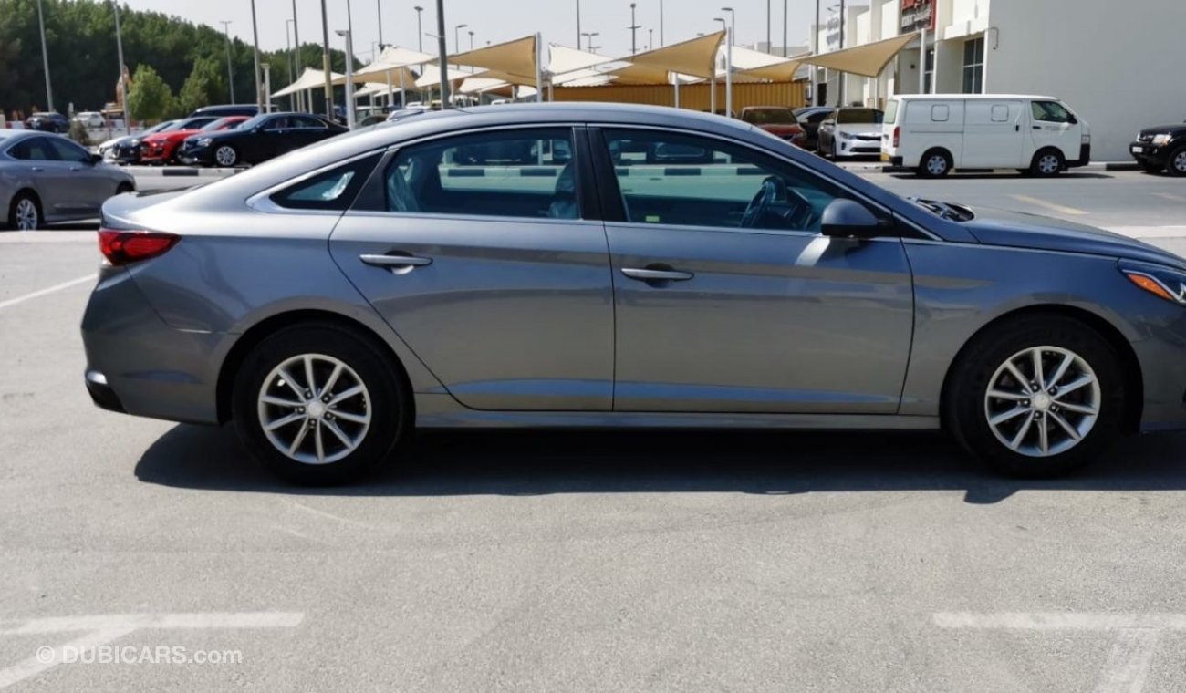 Hyundai Sonata SE - Very Clean car