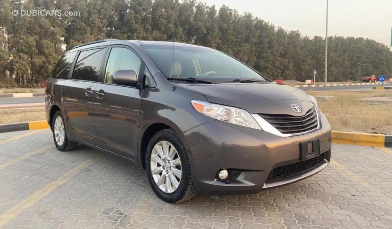 Toyota Sienna 2013 XLE (US) with sunroof ref# 155