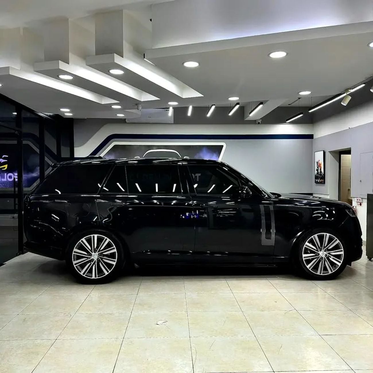 Land Rover Range Rover Vogue First Edition - GCC/ Specs