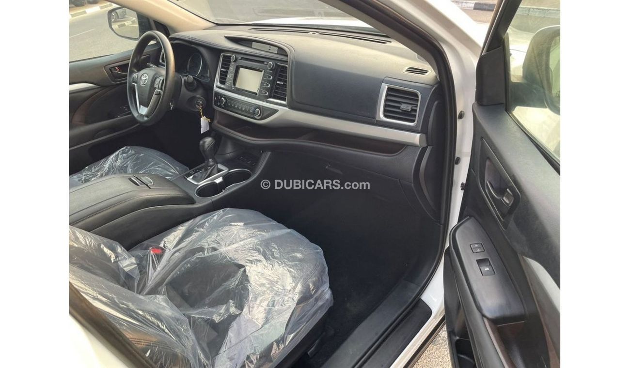 Toyota Highlander 2019 Toyota Highlander LE+ 3.5L V6 4x4 - /