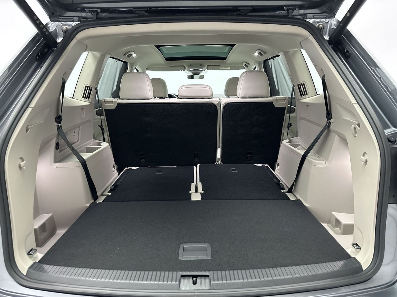 فولكس واجن تيرامونت Teramont Comfortline 2L Facelift 2 | Ex-Demo Car| Premium 7-Seater | Panoramic Sunroof | Digital Coc