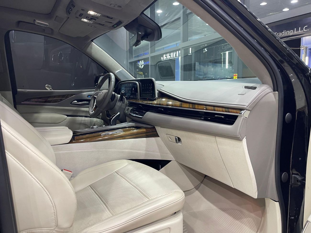 كاديلاك إسكالاد Premium Luxury 6.2L 4WD