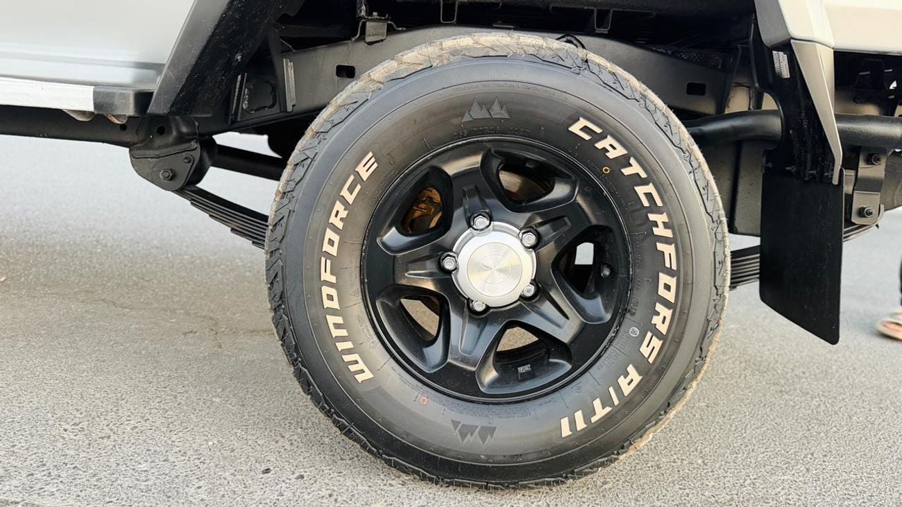 تويوتا لاند كروزر بيك آب -