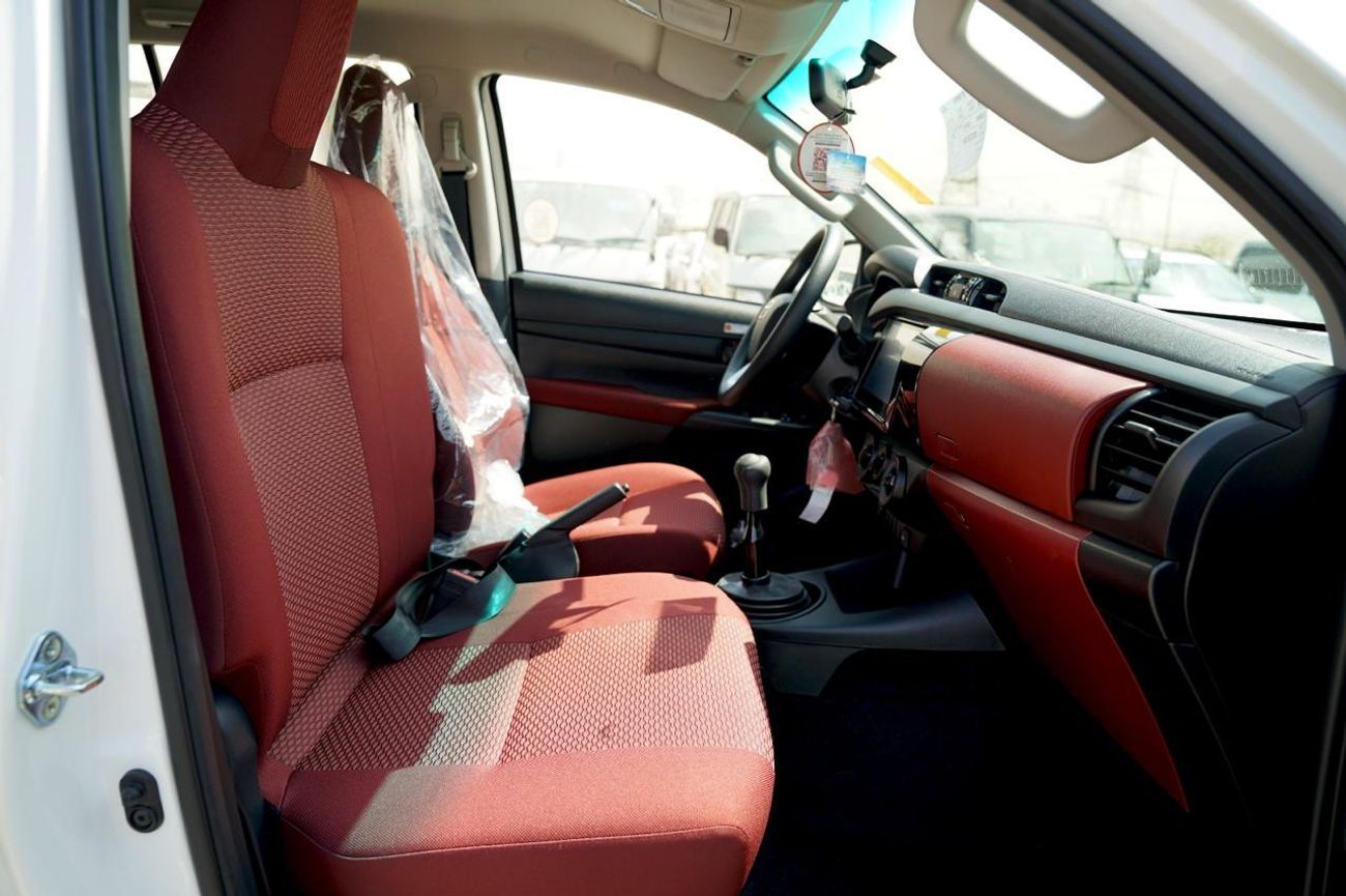تويوتا هيلوكس ECT0046 - Toyota Hilux Dcab GL2 - 2.4L Diesel Manual 4wd - White/Red