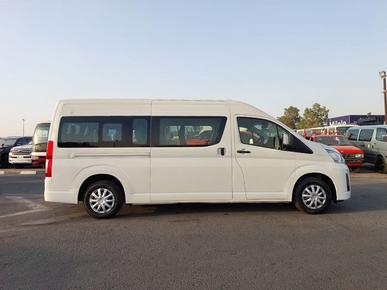 Toyota Hiace TOYOTA HIACE COMMUTER VAN RHD 2020 MODEL 2.8 L DIESEL AUTOMATIC(PM05350)