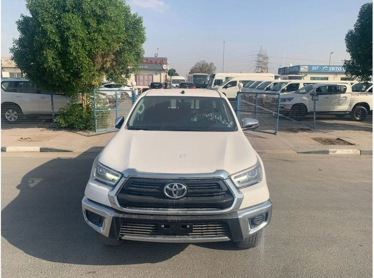 تويوتا هيلوكس HI-LUX DC - SR5 -4WD M/T V4 2.4L DSL - POWER OPTION - DOUBLE AC - 23MY