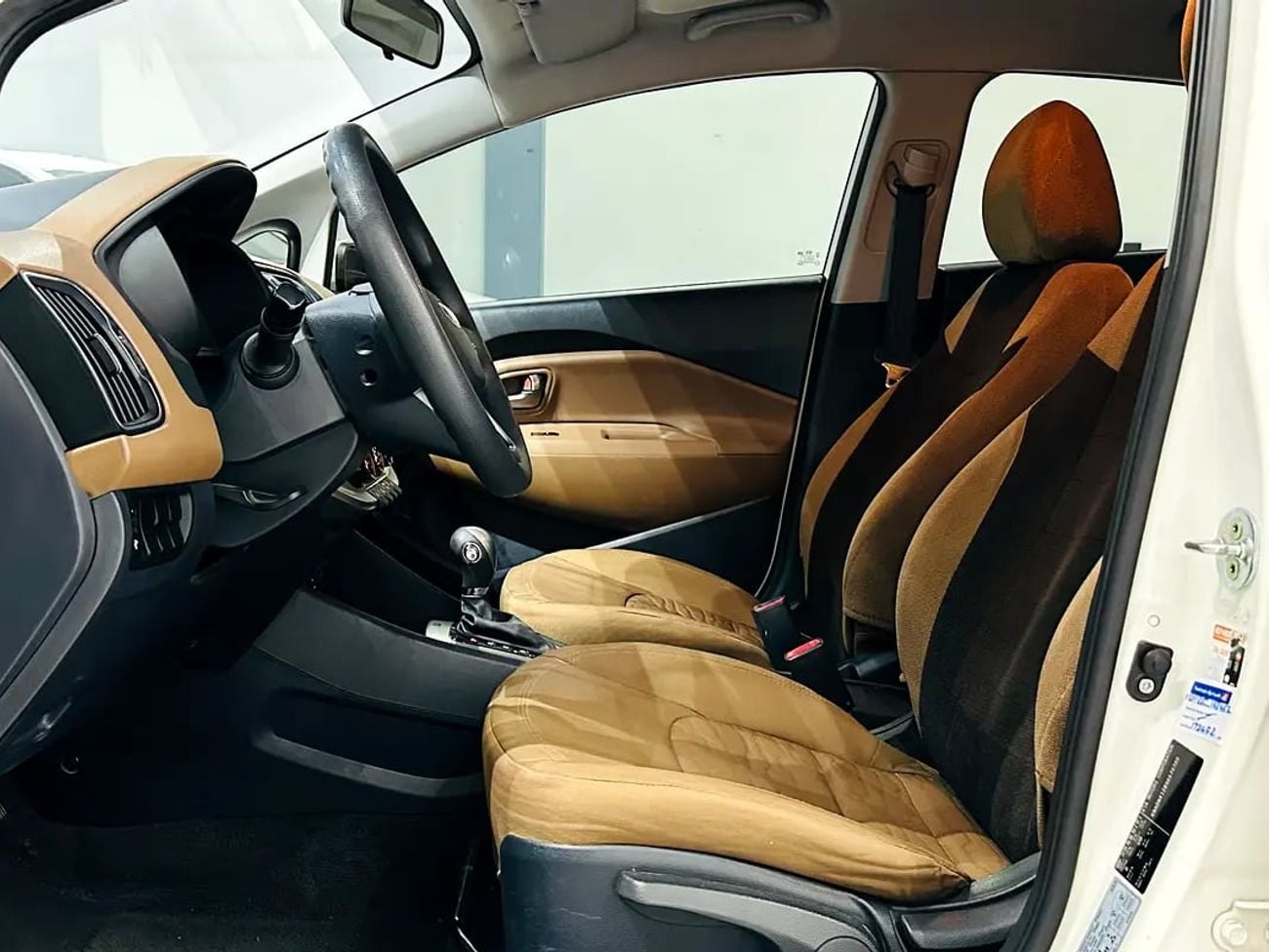 Kia Rio EX 1.4L (107 HP) Hatchback