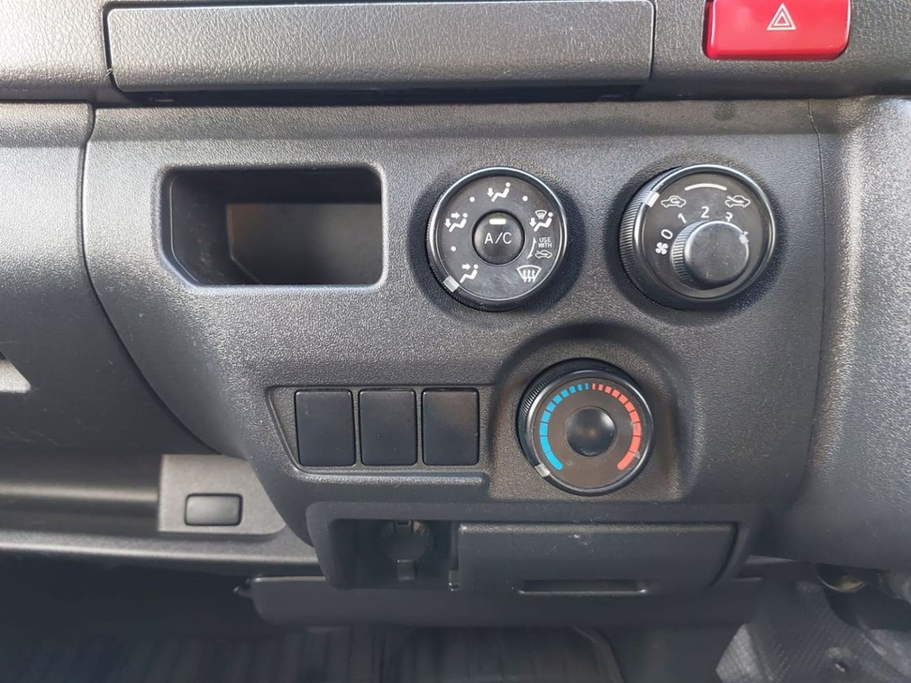 Toyota Hiace TOYOTA HIACE VAN RHD 2019 MODEL 2.8 L DIESEL AUTOMATIC(PM07814)