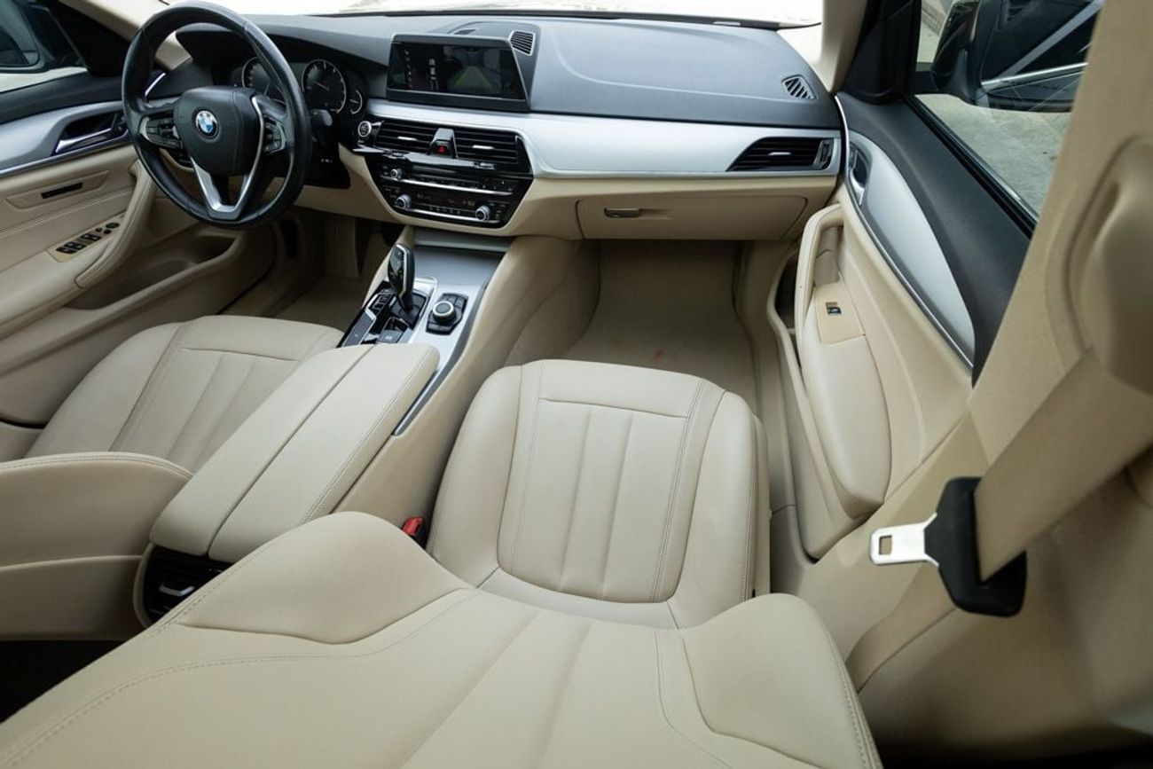 بي أم دبليو 520i Std 2.0L