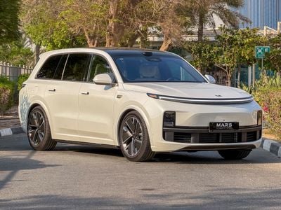 لي اوتو L9 ألترا سيارة مستعملة موديل 2025 LI AUTO L9 ULTRA | عداد كيلومترات منخفض (6000 كم) |