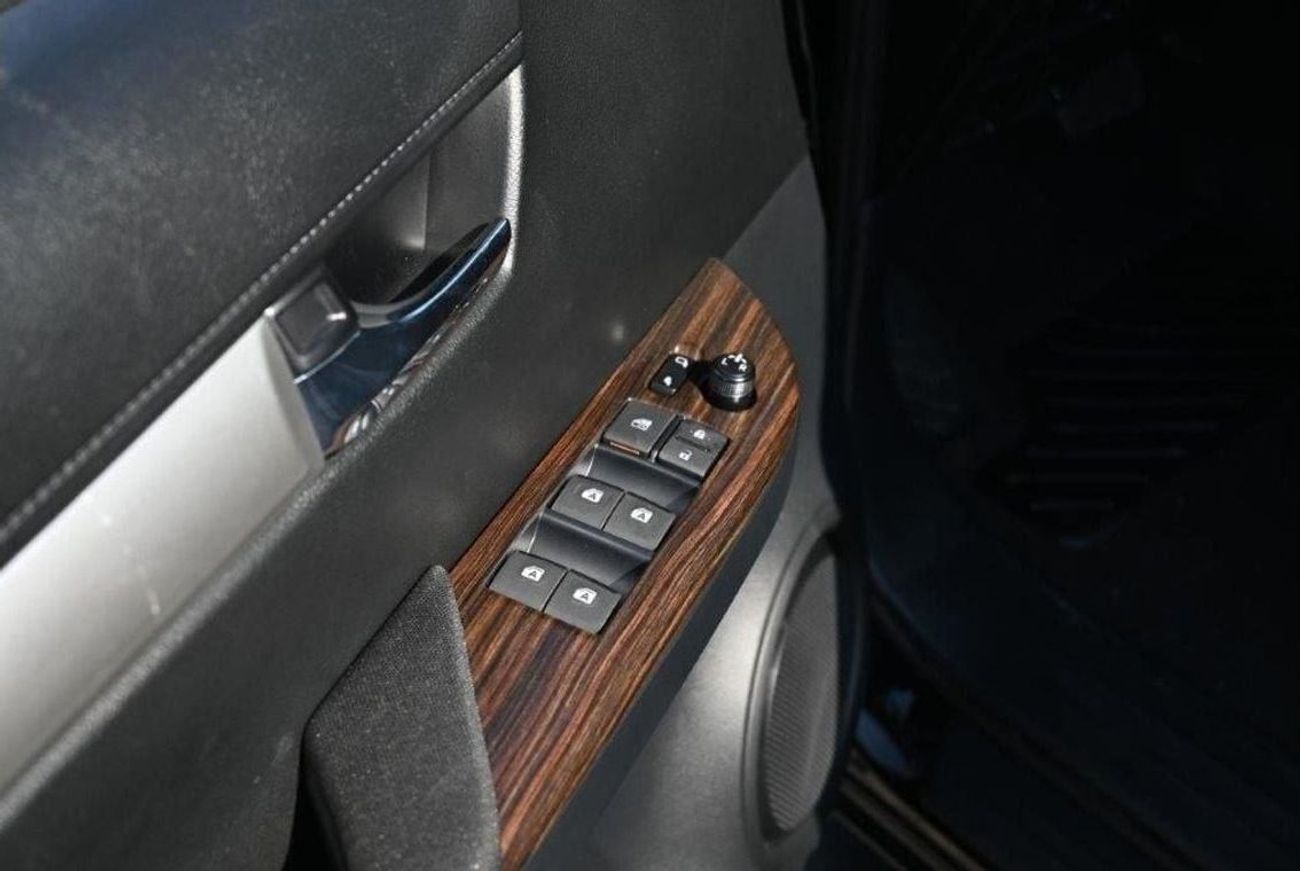 تويوتا هيلوكس 2025 TOYOTA HILUX DOUBLE CAB SR5 2.7L PETROL 4WD 5-SEAT AT